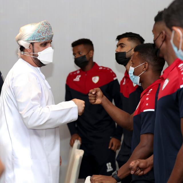 1627800943475082647.jpg 1-阿曼足协官员为阿曼国家队送行.jpg